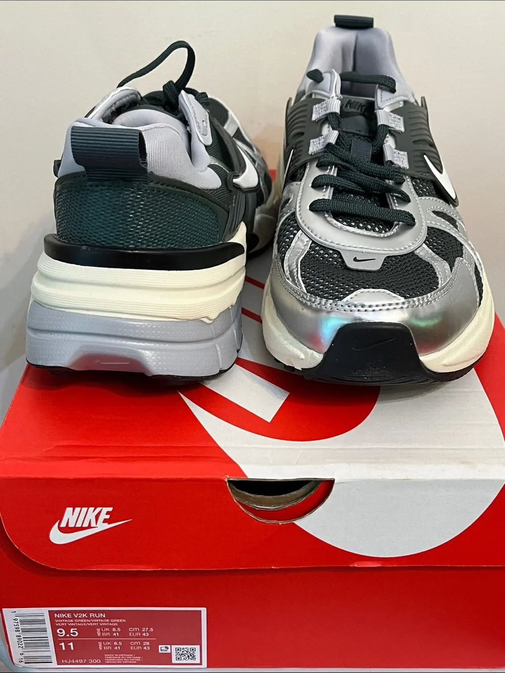 NEW NIKE V2K RUN - Vintage Green/Vintage Green Size 9M